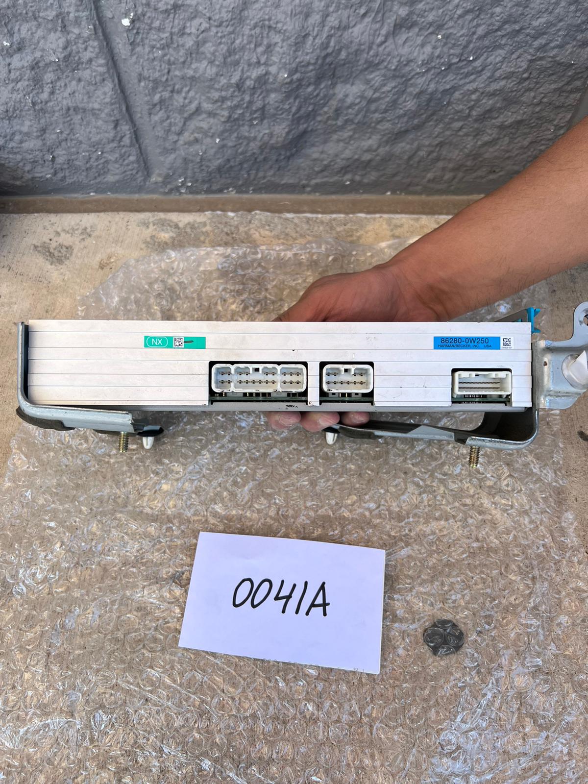 Mark Levinson Harman/Becker カーオーディオシステム LEXUS LS430 2004-2006 MARK LEVINSON AMPLIFIER (Stock No: 041A